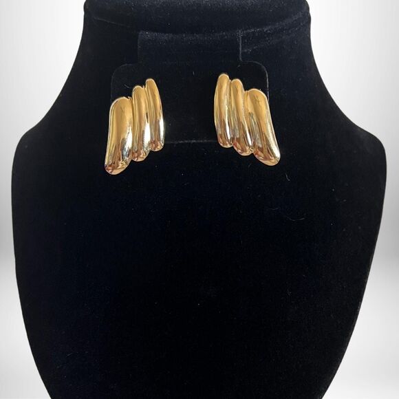 RARE Vintage 1987 "Sleek Waves" Goldtone Earrings - Dimensional - Avon NIB - Picture 1 of 4